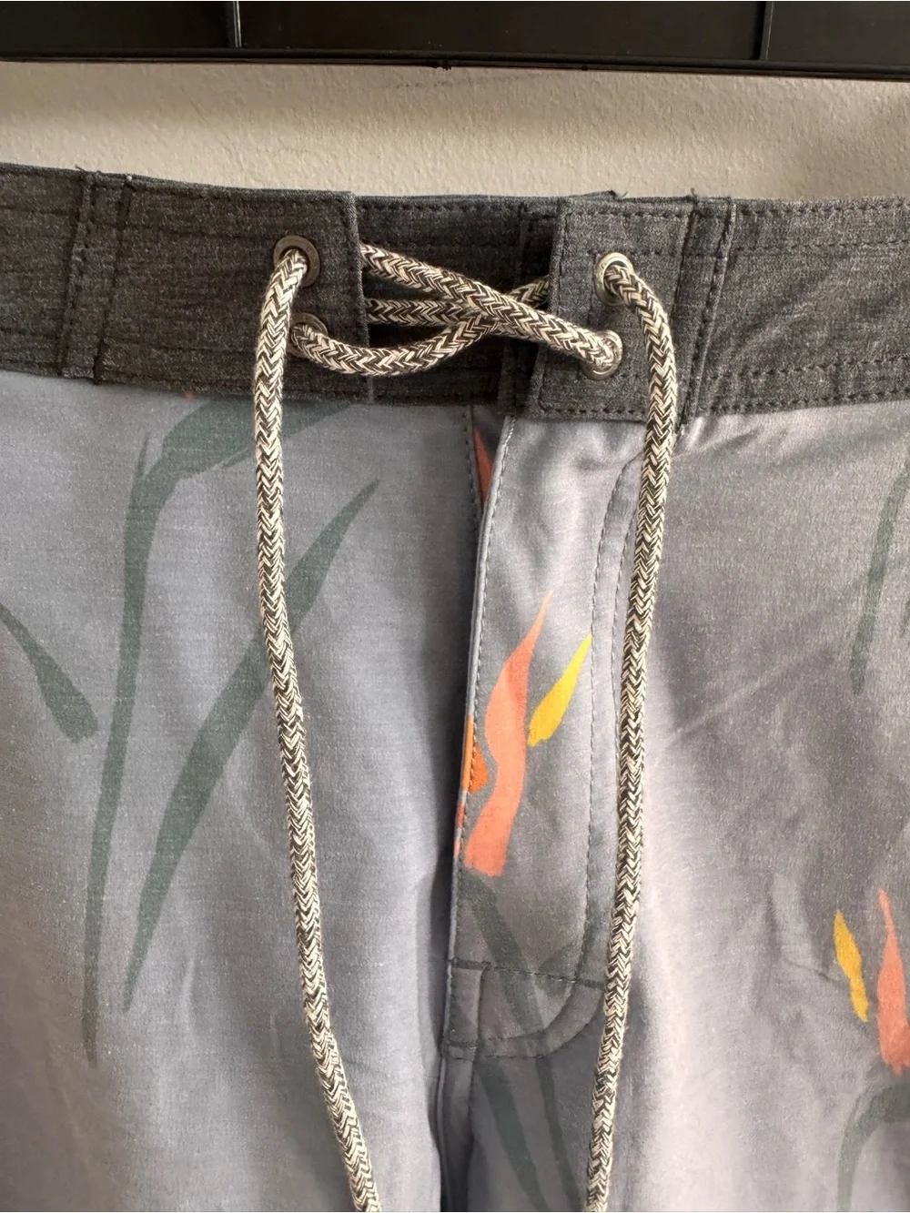 Katin Bird of Paradise Hybrid Board Shorts Men’s 28 Gray Floral NWT